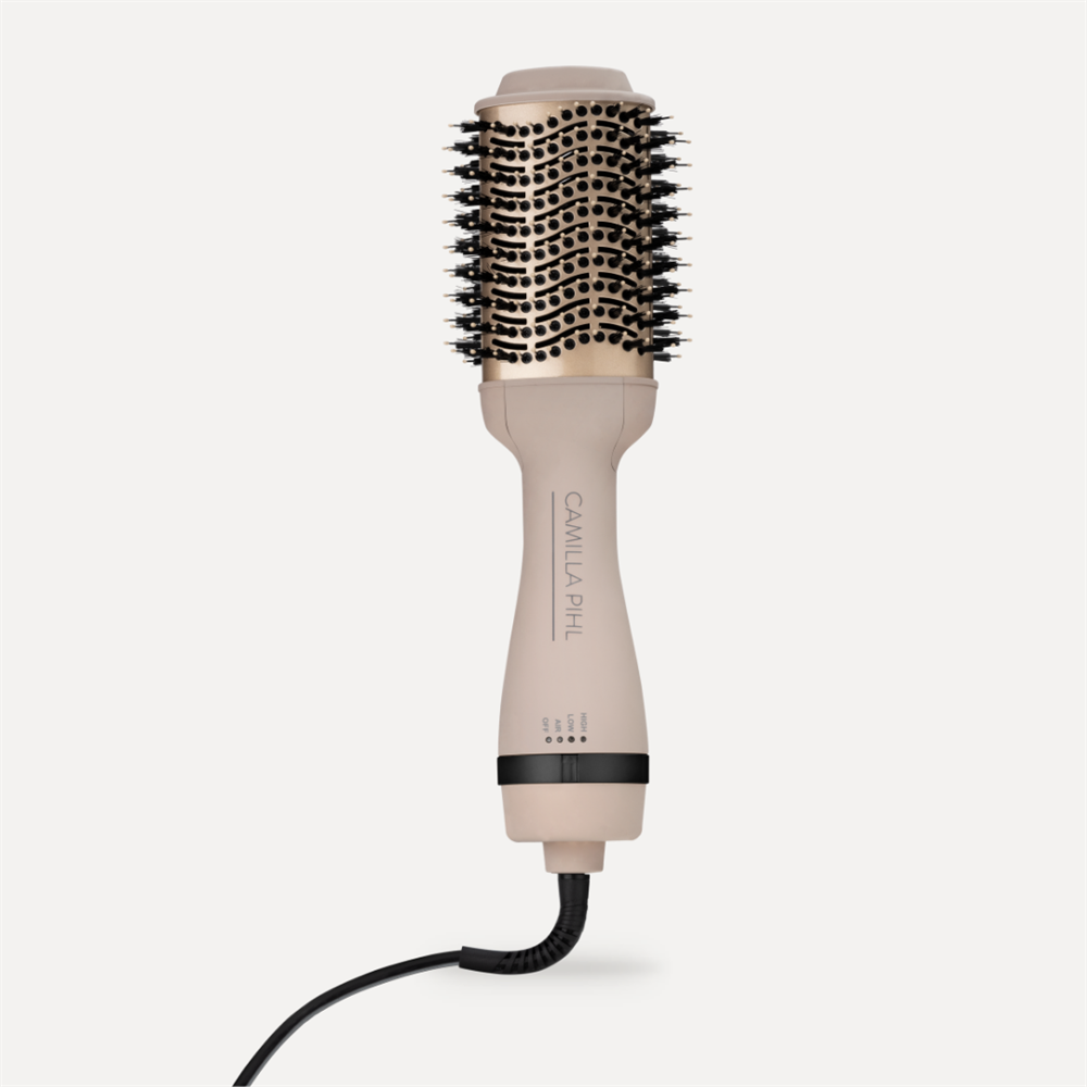 Camilla Pihl Blow Out Brush